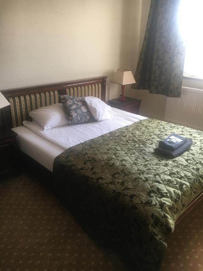 Dworska Elektrownia Hotell Kędzierzyn-Koźle Exteriör bild
